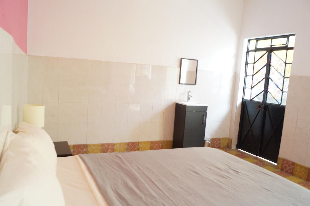 Casa De Los Soles B&B Hostal Тлакепаке Экстерьер фото